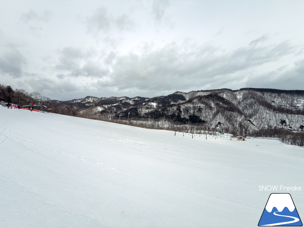 ローカル巡りのシーズン到来！新十津川町そっち岳スキー場でひと滑りしてから、岩見沢市に今月オープンしたスキーハイキング専門店『well-tuned』を訪ねて♪